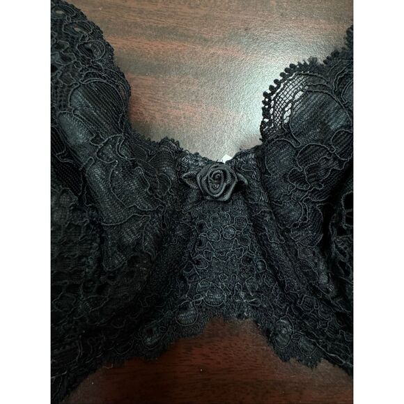 Vintage Victoria’s Secret Black Bra with Removable Pads and Lace Size 36B - Picture 2 of 8